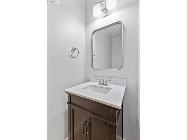 12800 JOYS Dr, Oregon City, OR 97045