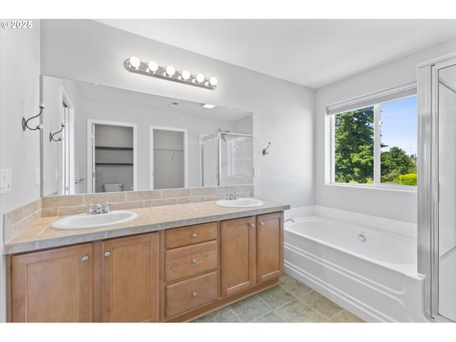 12800 JOYS Dr, Oregon City, OR 97045