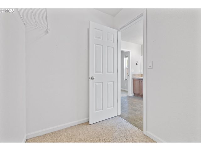 12800 JOYS Dr, Oregon City, OR 97045