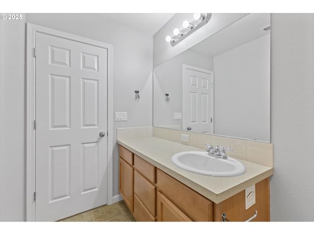 12800 JOYS Dr, Oregon City, OR 97045