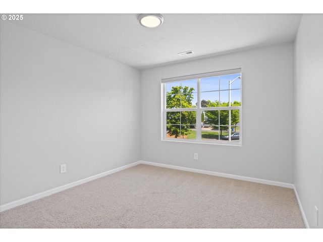 12800 JOYS Dr, Oregon City, OR 97045