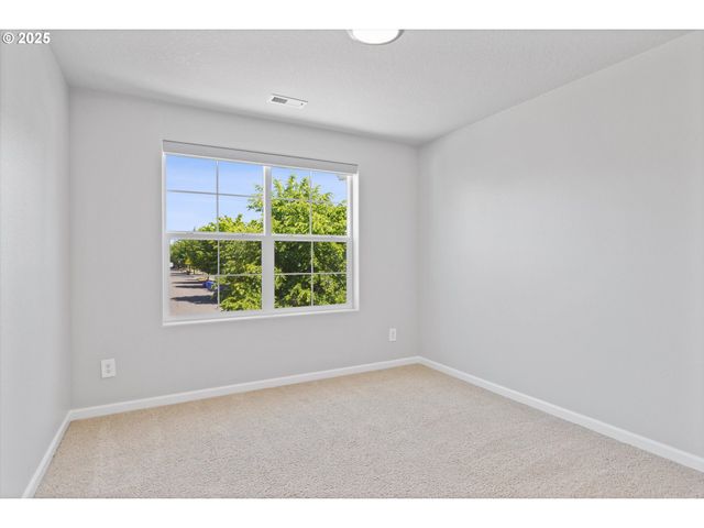 12800 JOYS Dr, Oregon City, OR 97045