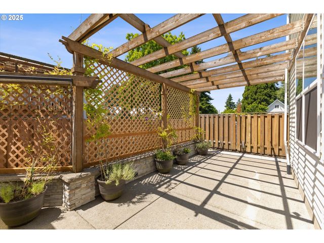 12800 JOYS Dr, Oregon City, OR 97045