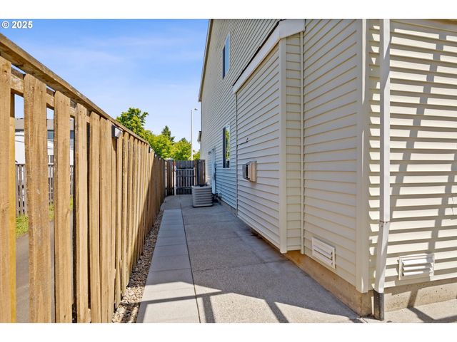 12800 JOYS Dr, Oregon City, OR 97045