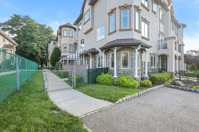 23 Calvert Drive 111, Monsey, NY 10952