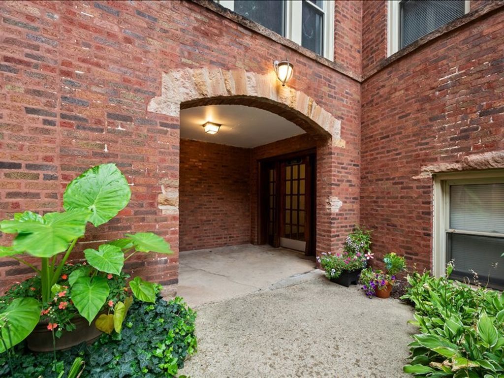 4128.5 N Kedvale Avenue 306, Chicago, IL 60641 — photo 2