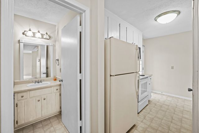 1022 Rachels Square Dr, Hermitage, TN 37076