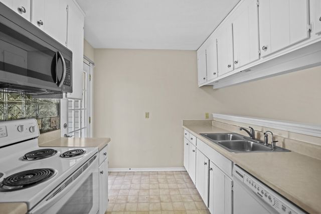 1022 Rachels Square Dr, Hermitage, TN 37076