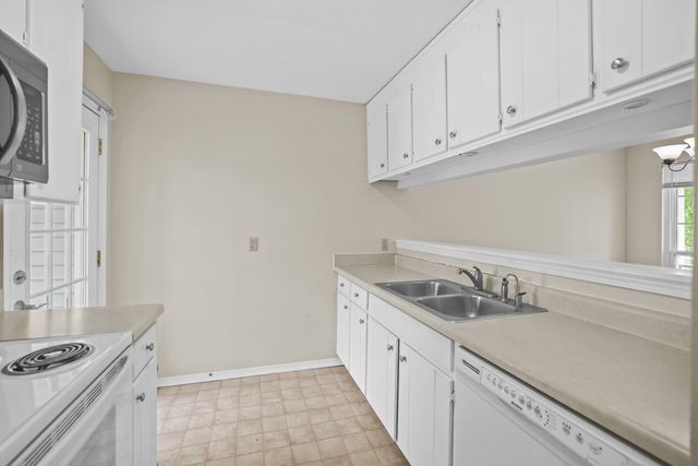1022 Rachels Square Dr, Hermitage, TN 37076