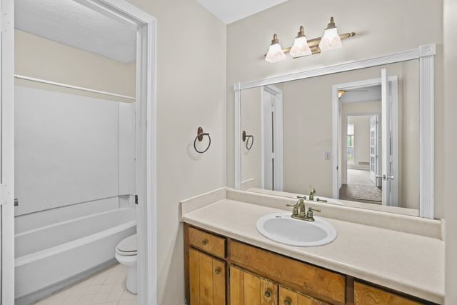 1022 Rachels Square Dr, Hermitage, TN 37076