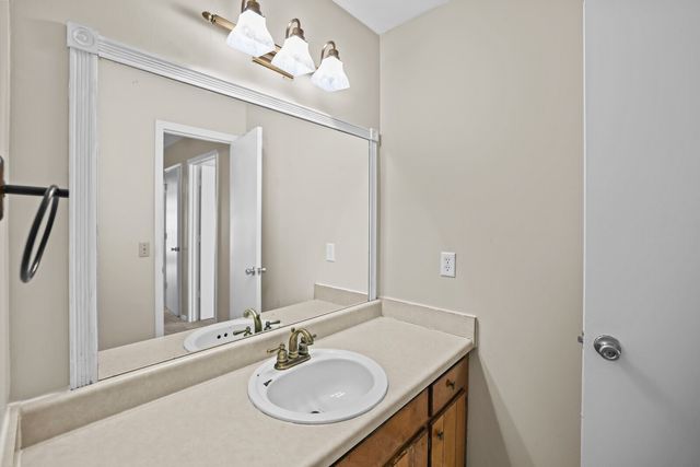1022 Rachels Square Dr, Hermitage, TN 37076