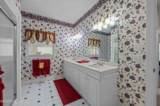 202 Geneva Court, New Bern, NC 28562