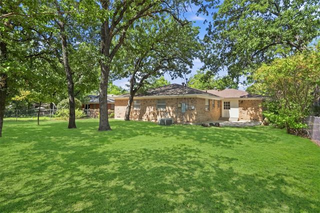 2110 Navajo Street, Denton, TX 76209