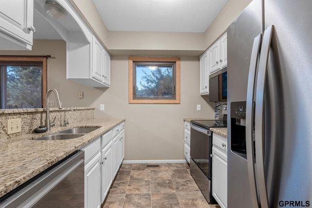 2827 Jane Lane, Lincoln, NE 68516