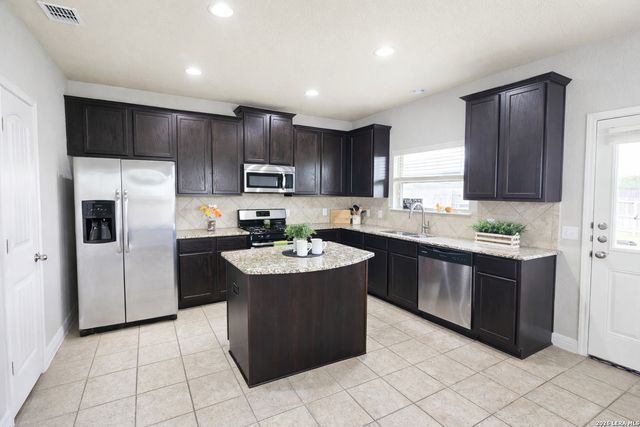 729 Community, New Braunfels, TX 78132