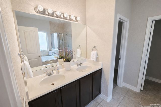 729 Community, New Braunfels, TX 78132