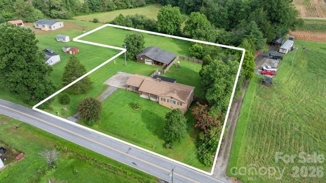 3968 Hollywood Ridge Road, Lenoir, NC 28645