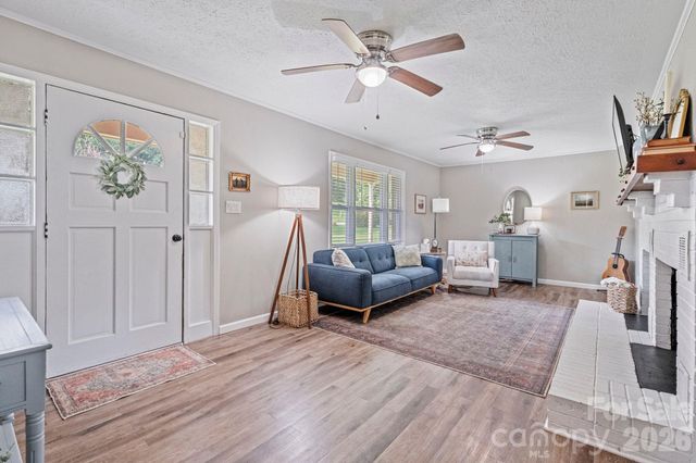 3968 Hollywood Ridge Road, Lenoir, NC 28645