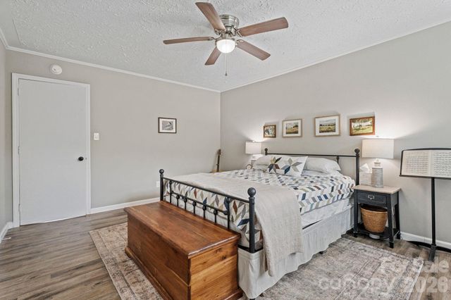 3968 Hollywood Ridge Road, Lenoir, NC 28645