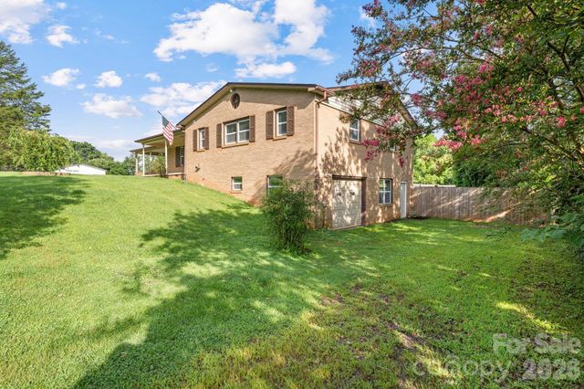 3968 Hollywood Ridge Road, Lenoir, NC 28645