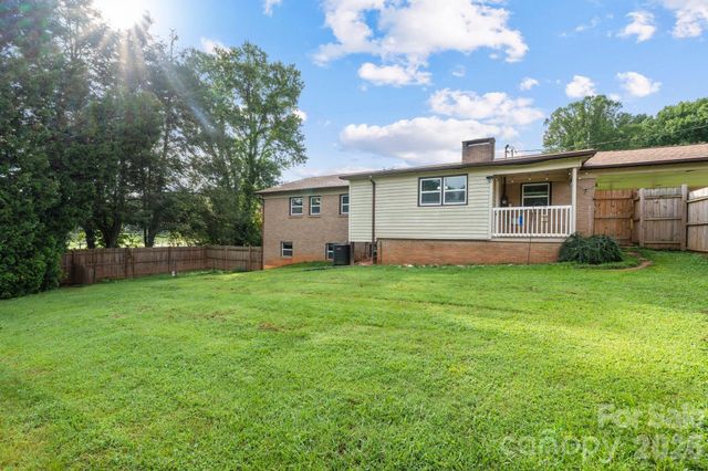 3968 Hollywood Ridge Road, Lenoir, NC 28645