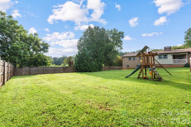 3968 Hollywood Ridge Road, Lenoir, NC 28645