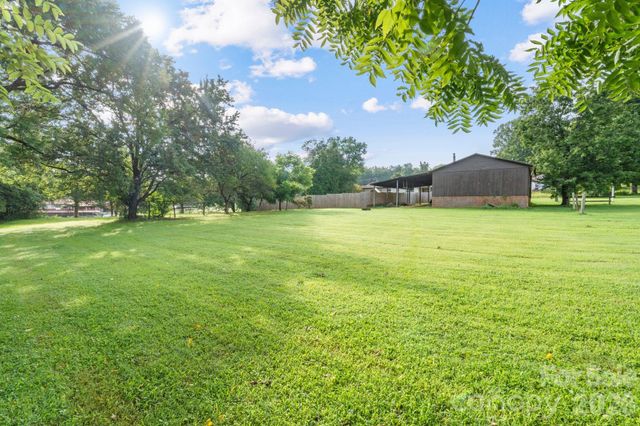 3968 Hollywood Ridge Road, Lenoir, NC 28645