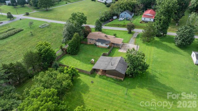 3968 Hollywood Ridge Road, Lenoir, NC 28645
