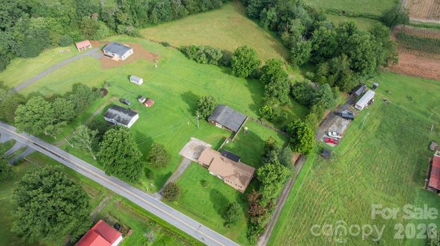 3968 Hollywood Ridge Road, Lenoir, NC 28645