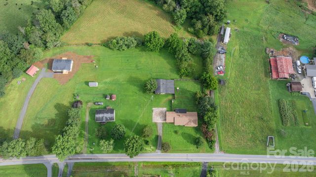 3968 Hollywood Ridge Road, Lenoir, NC 28645