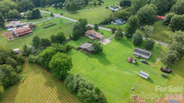 3968 Hollywood Ridge Road, Lenoir, NC 28645