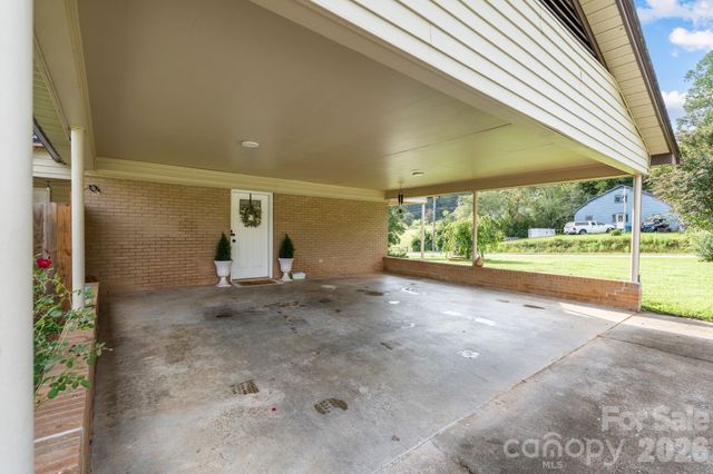 3968 Hollywood Ridge Road, Lenoir, NC 28645