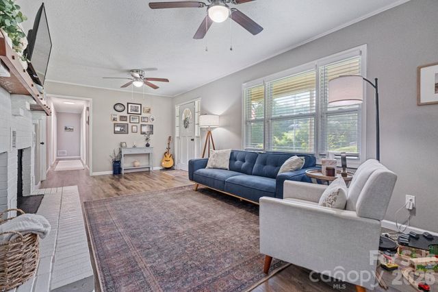 3968 Hollywood Ridge Road, Lenoir, NC 28645