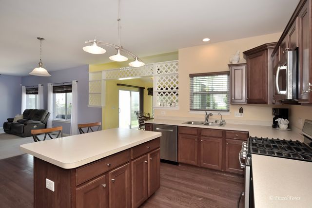 3283 Pinewood Drive, Yorkville, IL 60560