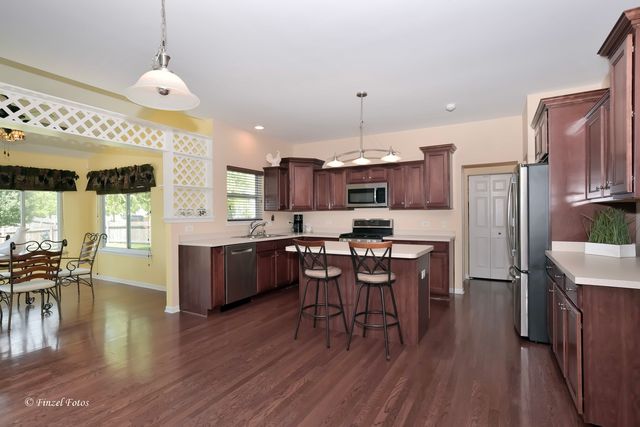 3283 Pinewood Drive, Yorkville, IL 60560