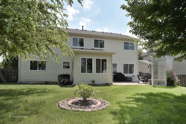 3283 Pinewood Drive, Yorkville, IL 60560