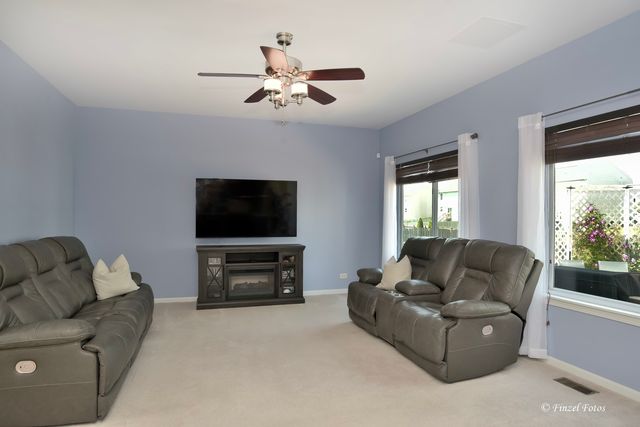 3283 Pinewood Drive, Yorkville, IL 60560