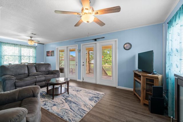 21 Clearview Street, Point Blank, TX 77364