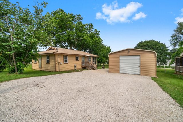 21 Clearview Street, Point Blank, TX 77364