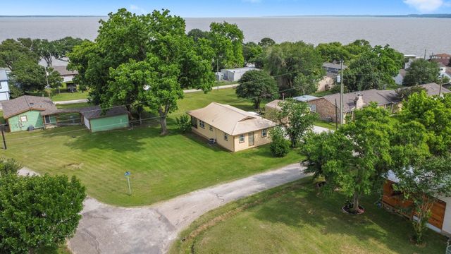 21 Clearview Street, Point Blank, TX 77364