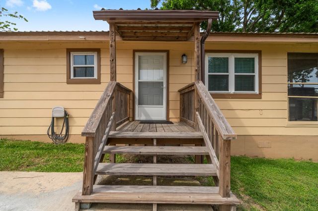 21 Clearview Street, Point Blank, TX 77364