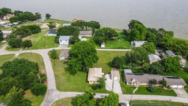 21 Clearview Street, Point Blank, TX 77364