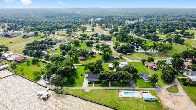 21 Clearview Street, Point Blank, TX 77364