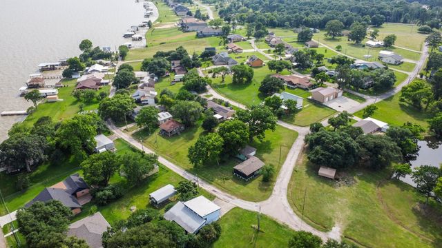 21 Clearview Street, Point Blank, TX 77364