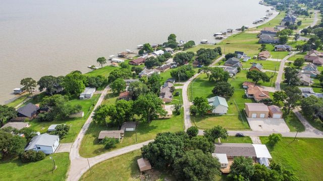 21 Clearview Street, Point Blank, TX 77364