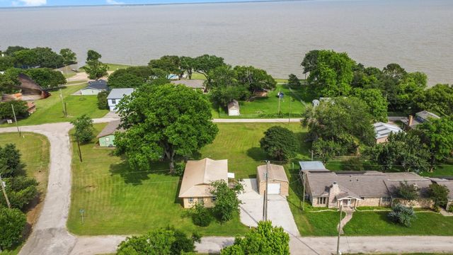 21 Clearview Street, Point Blank, TX 77364