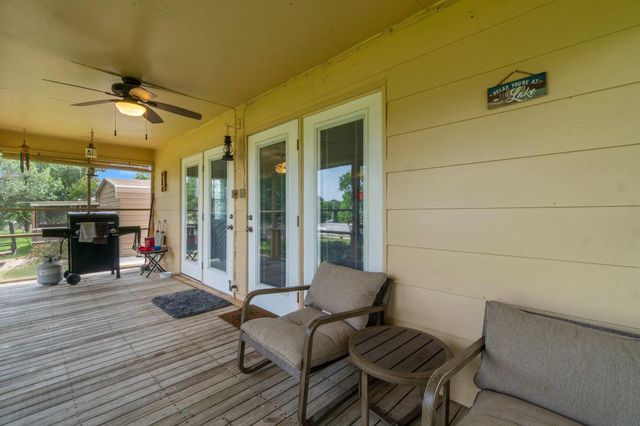 21 Clearview Street, Point Blank, TX 77364