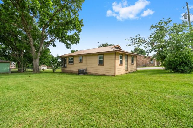 21 Clearview Street, Point Blank, TX 77364