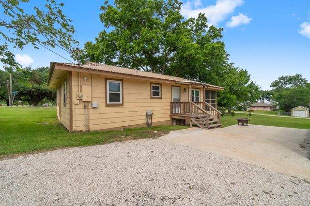 21 Clearview Street, Point Blank, TX 77364