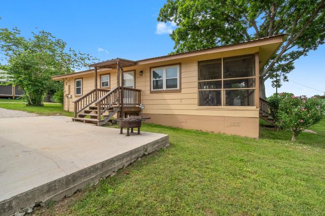 21 Clearview Street, Point Blank, TX 77364
